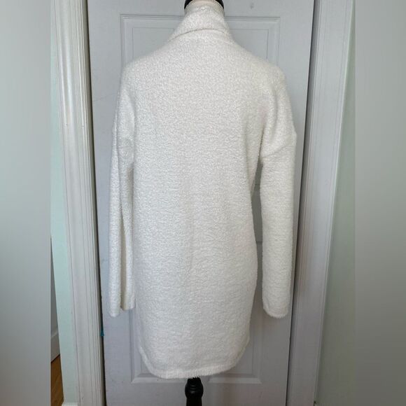 White Spa Luxurious Robe by Flying Point - Picture 3 of 7